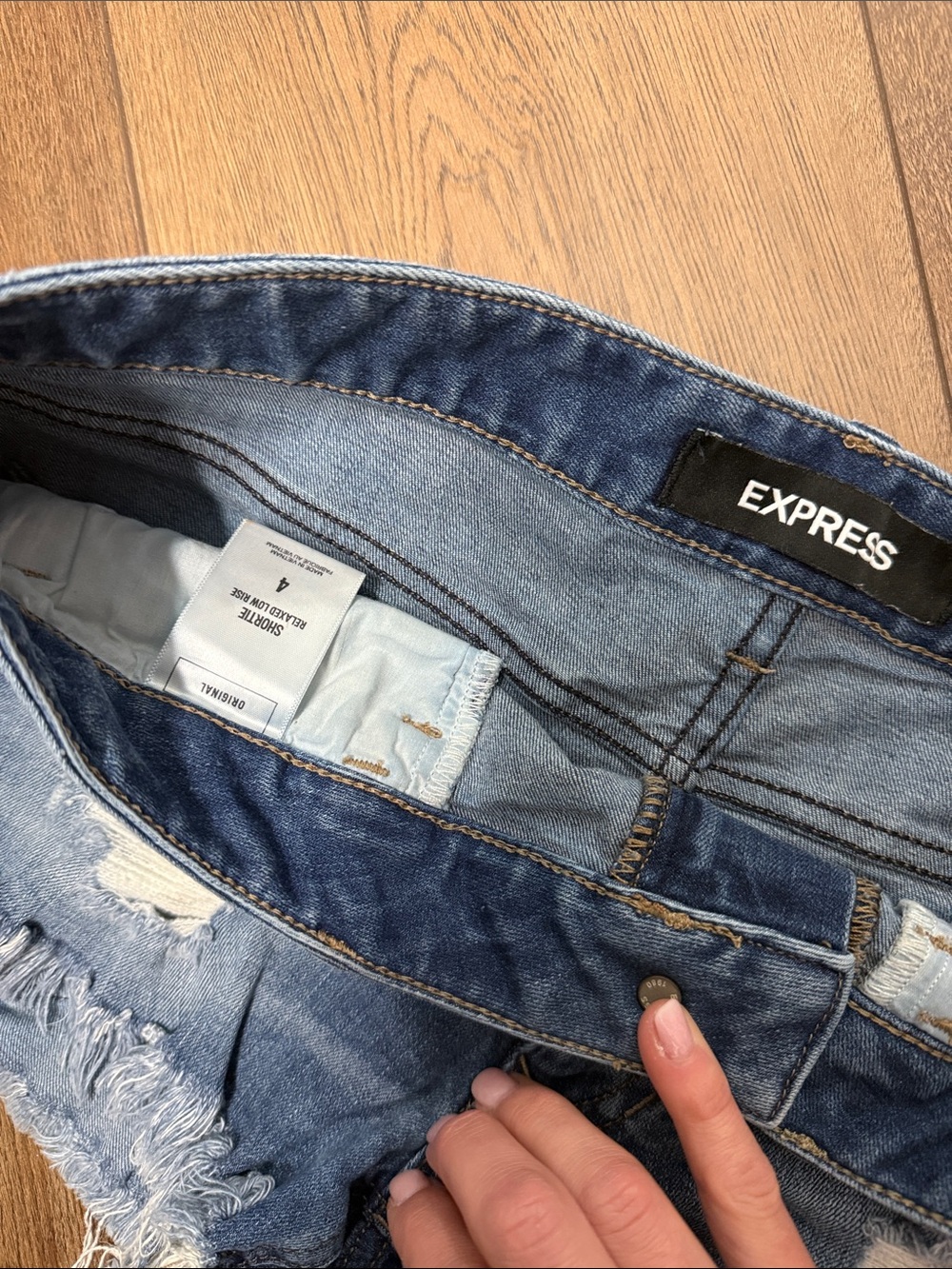 Express Shorts - Picture 4 of 6